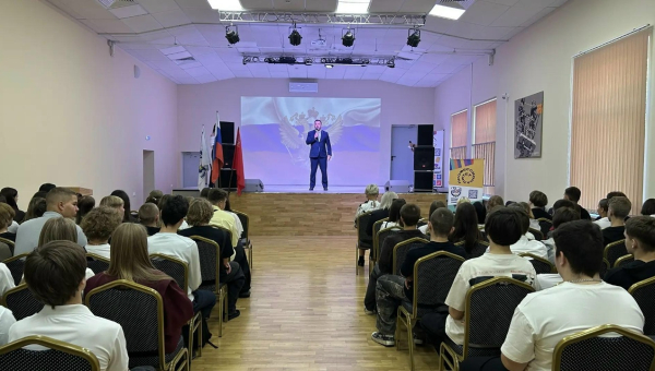 Торжественная линейка в ГБПОУ МО «ШЭТ»